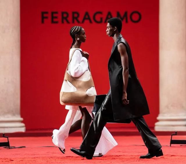 element是什么牌子，ELEMENT是啥牌子的电视（95岁的FERRAGAMO）