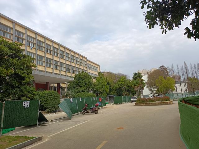 黄冈师范学院是一本还是二本，黄冈师范学院是几本大学（永远的黄冈师专，永远的青春）