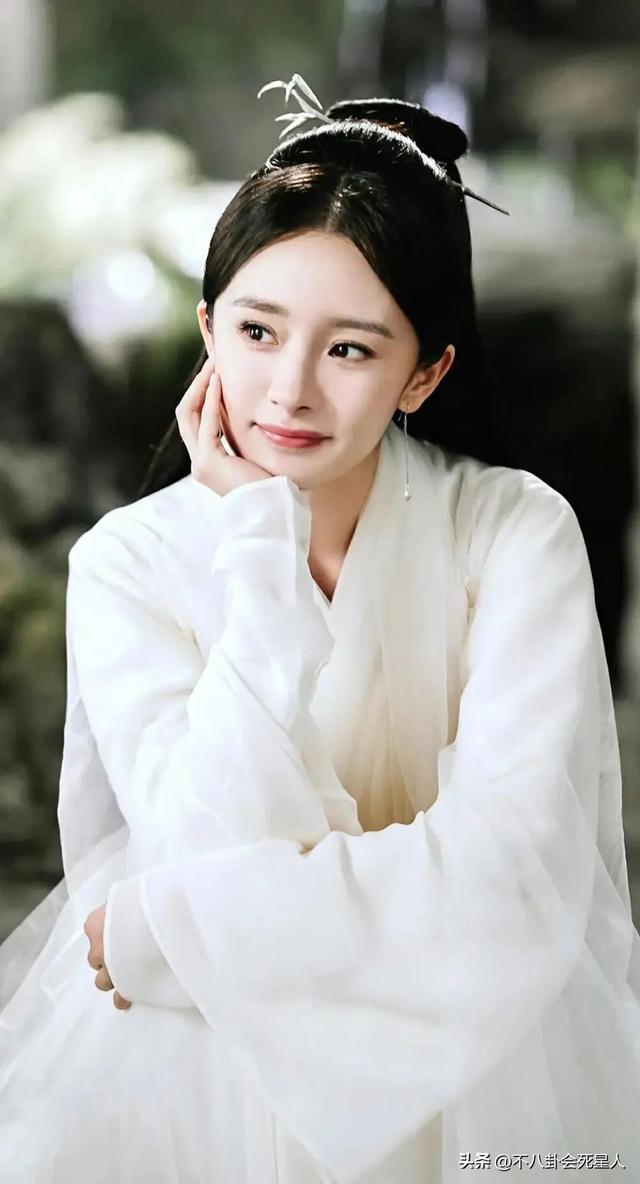 眼睛亮的人有灵气，眼睛有灵性的女人（却“败”在眼皮的明星）