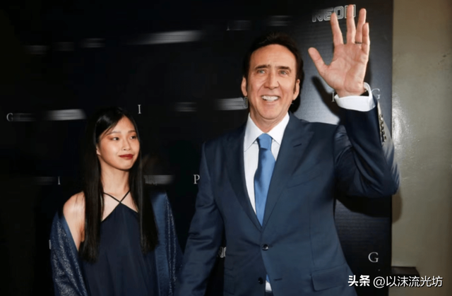 登录 金·卡戴珊把爱丽丝·约翰逊介绍给家人后，爱丽丝钢琴曲（尼古拉斯·凯奇58岁再当爹）