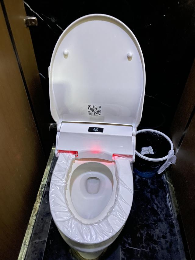 全自动马桶盖的优缺点，全自动马桶盖的优缺点是什么（自动换套智能马桶盖小科普）