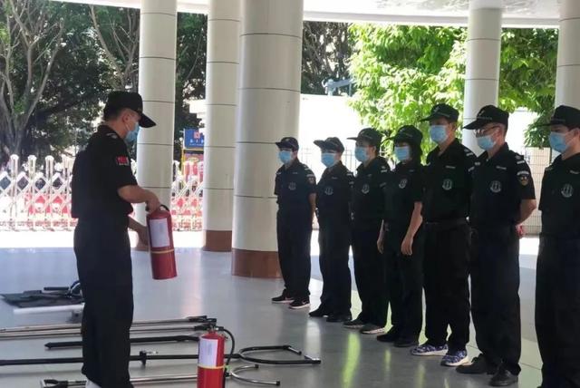  立正的动作要领，军训稍息立正动作要领（优质保安队伍的训练要点） 