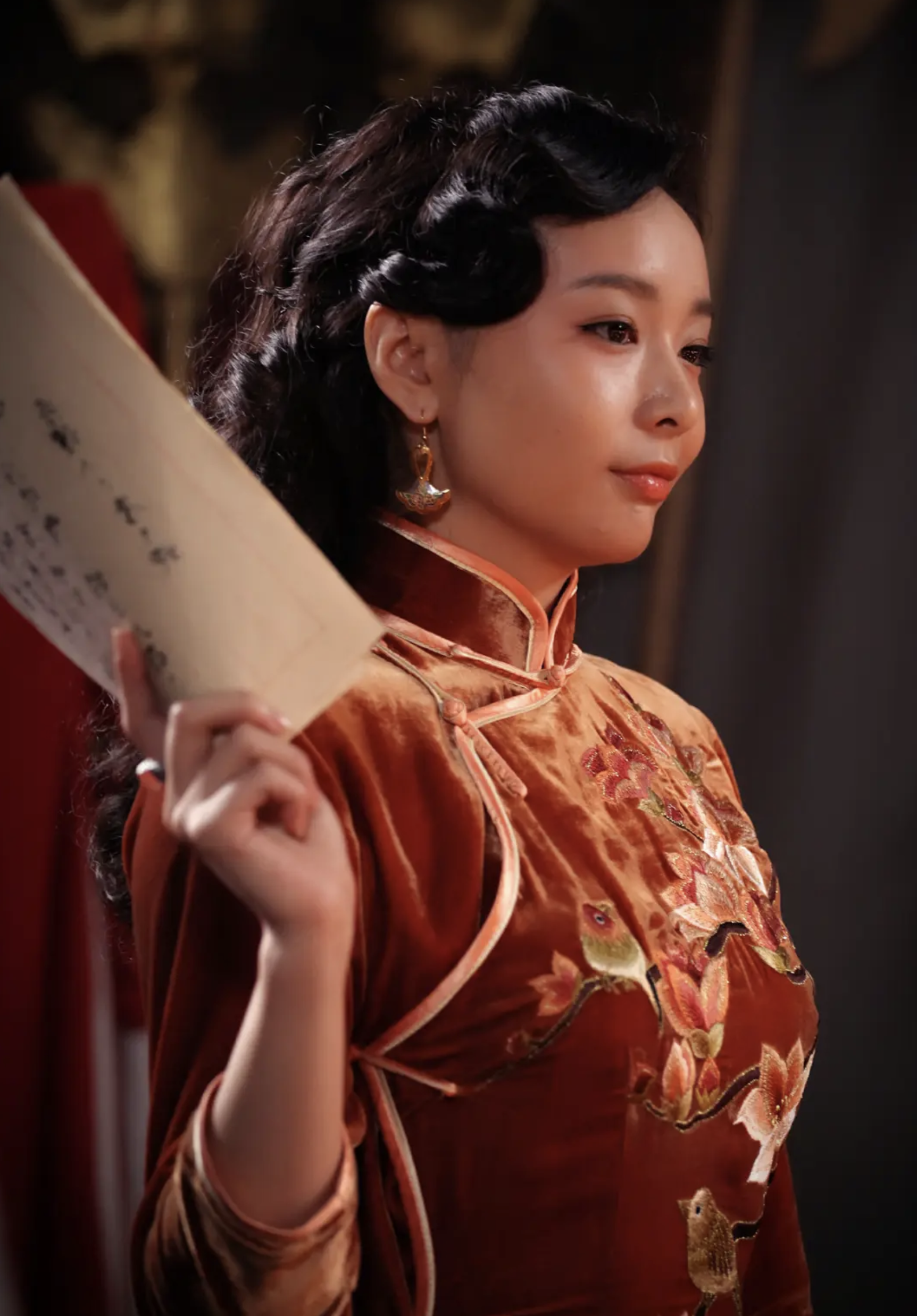 在拍摄《边境风云》时,高叶被保鲜膜裹脸,差一点窒息憋死.