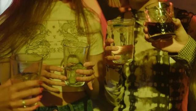 女生装醉和真醉的区别，如何判断一个撒酒疯的人是装醉还是真醉（“醉”，是一种境界）