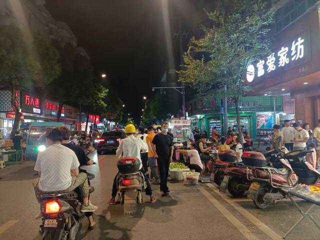浙江金华有哪些地方有夜市，金华市区夜市有几个（金华金义新区孝顺镇朝晖路上的夜市）