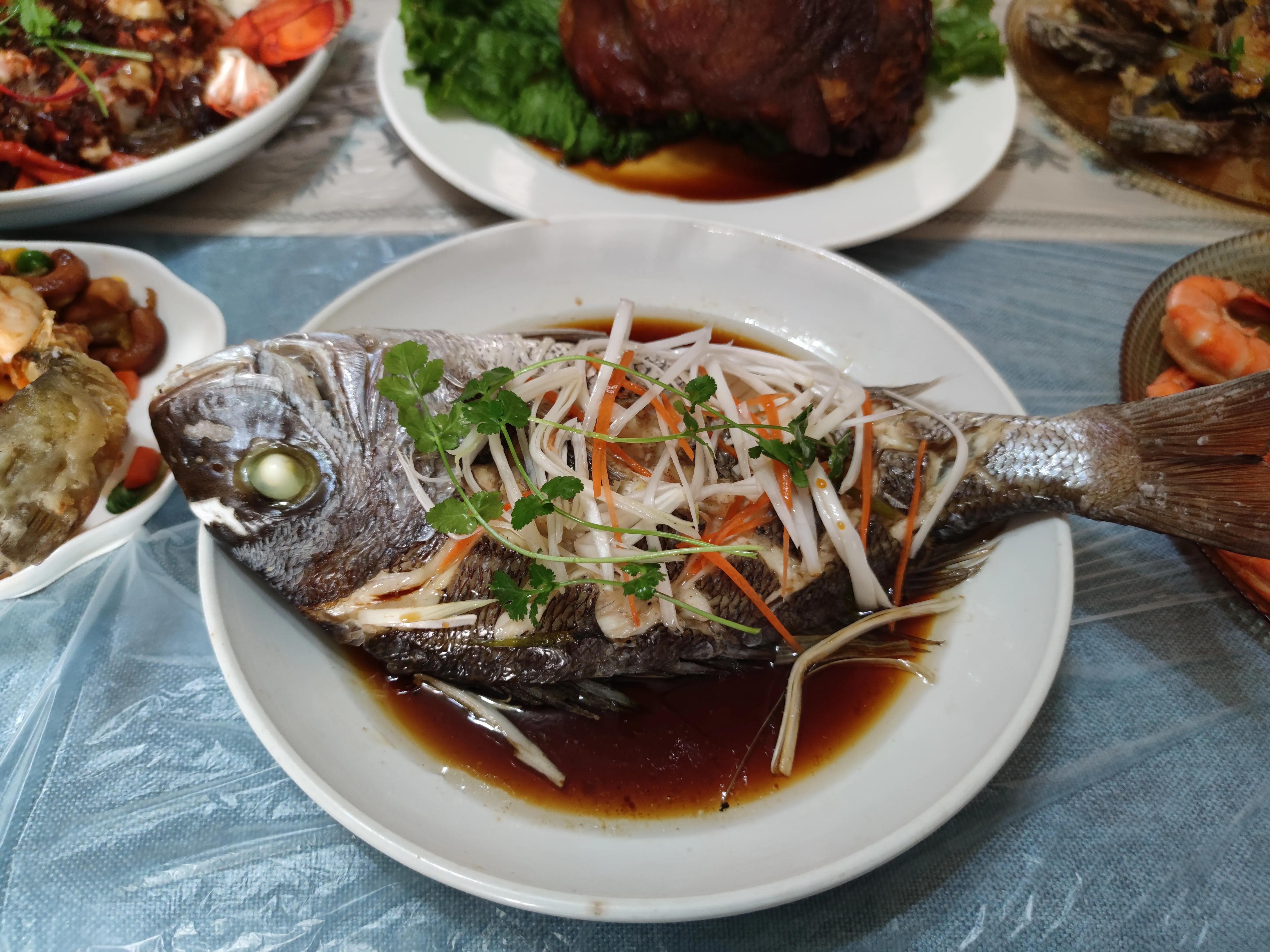 夏日餐桌推荐：常见海鱼种类及食用指南，鲜美营养又解暑