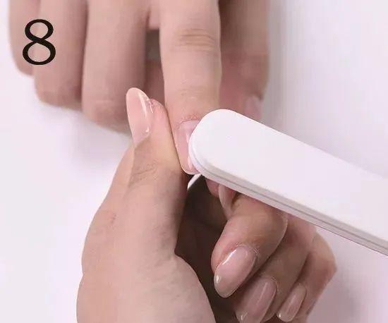 美甲怎么快速卸掉，怎么快速把美甲卸掉（最全的正确的涂甲油胶步骤——卸甲的操作步骤教程）