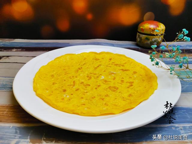 摊鸡蛋皮的做法，鸡蛋灌饼饼皮制作方法（经常厚薄不均一用就破）