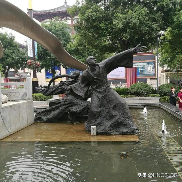 大唐不夜城简介，西安大唐不夜城简介（西安大唐不夜城）