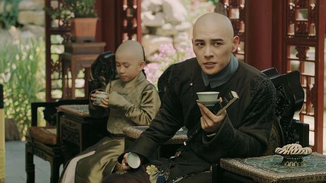 端妃的癫狂儿子，“戏精”弘昼为了活命，到底做了多少戏？