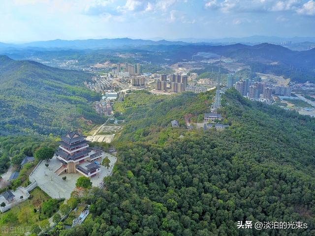 一个人旅行的说说，一个人的旅行适合去哪里（有关旅行的朋友圈句子）