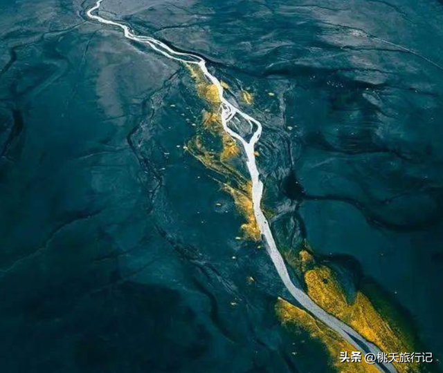 简约黑白线条画人物微信头像，黑白线描画人物头像（2022年黑白极简主义摄影获奖作品）