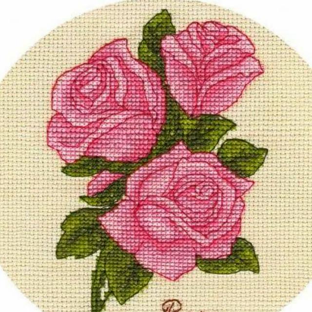 在家加工十字绣，在家加工十字绣赚钱吗（这些漂亮的十字绣都是她缝制的）