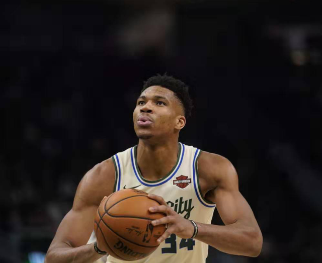 字母哥全名叫什么，字母哥叫什么名字为什么叫字母哥（NBA巨星名字最长的不是字母哥）