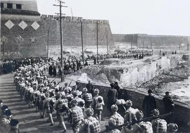 故宫建于哪个朝代，毛主席曾3次参观故宫城墙（故宫是哪个朝代建的）