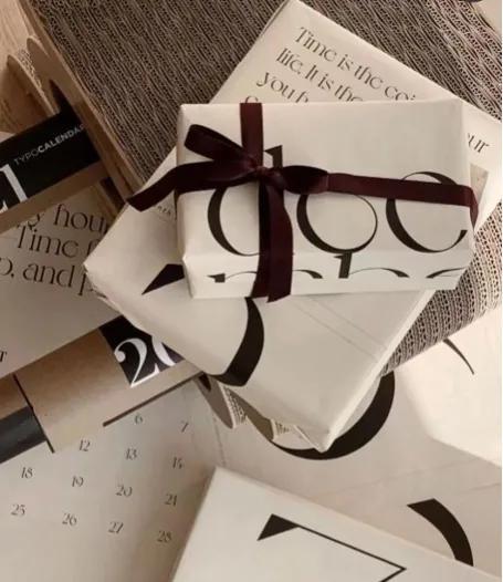 女朋友送的礼物怎么发朋友圈，收到女朋友礼物发朋友圈文案（<2022>520送女朋友什么礼物比较有意义）