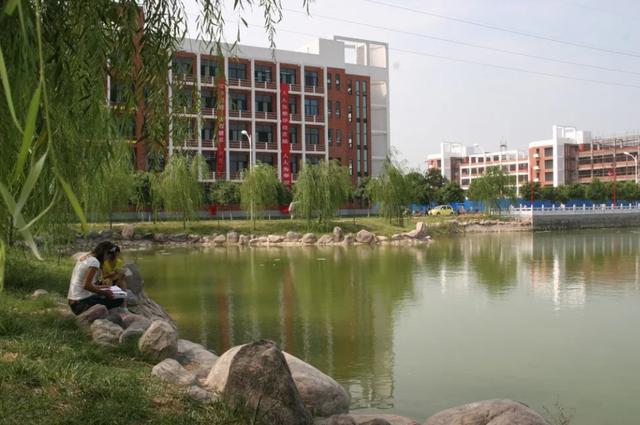 云南民族大学是一本还是二本，云南民族大学是一本吗（适合二本压线考生报考的6所大学）