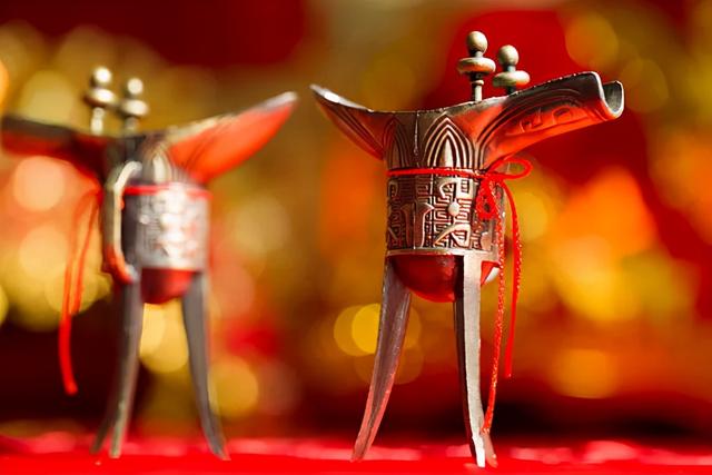 交杯酒是什么意思，喝交杯酒代表什么意思（古人结婚为何都喝交杯酒）