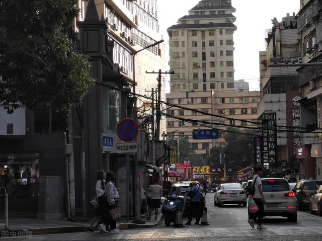 贵阳小吃街哪里最出名，贵阳这5个必去的网红街区