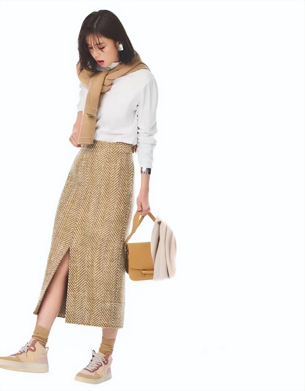 穿裙子里边穿啥,女生穿裙子里面要穿什么(优雅女人穿“半裙”) 穿裙子里边穿啥,女生穿裙子里面要穿什么(优雅女人穿“半裙”)