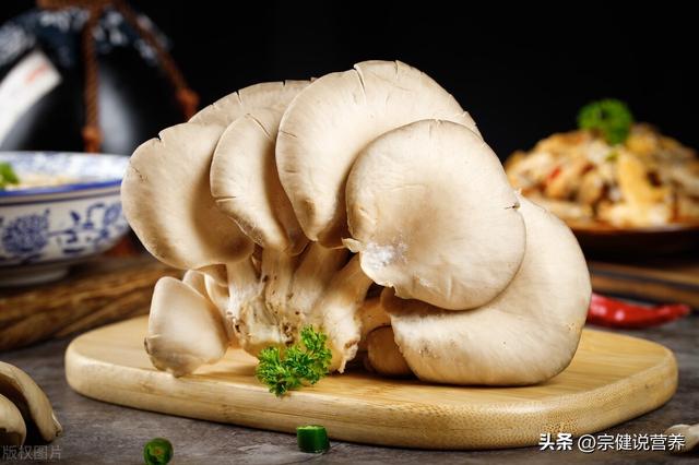 炸鱼块怎么做酥脆好吃，炸鱼块怎么做酥脆好吃不回软（春节在家教你炸鱼、炸蘑菇）