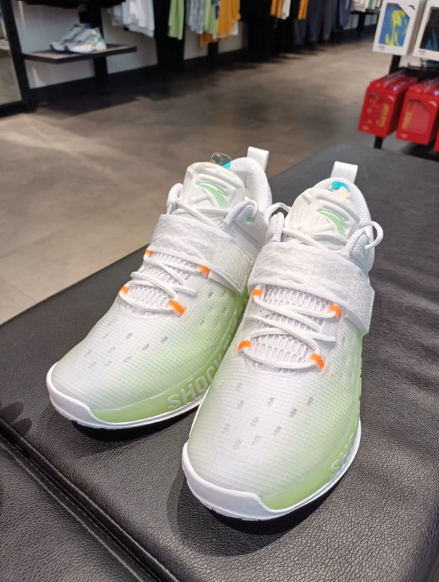 安踏篮球鞋系列如何选择，安踏要疯系列横扫4代篮球鞋曝光