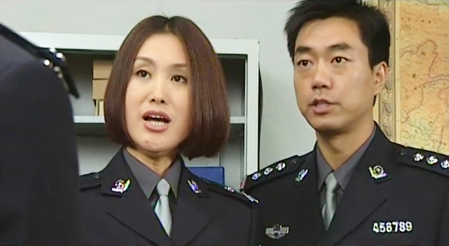 1,《八卦神探》:该剧讲述的是警员薛丹仁和车季菲利用玄学和科学共同