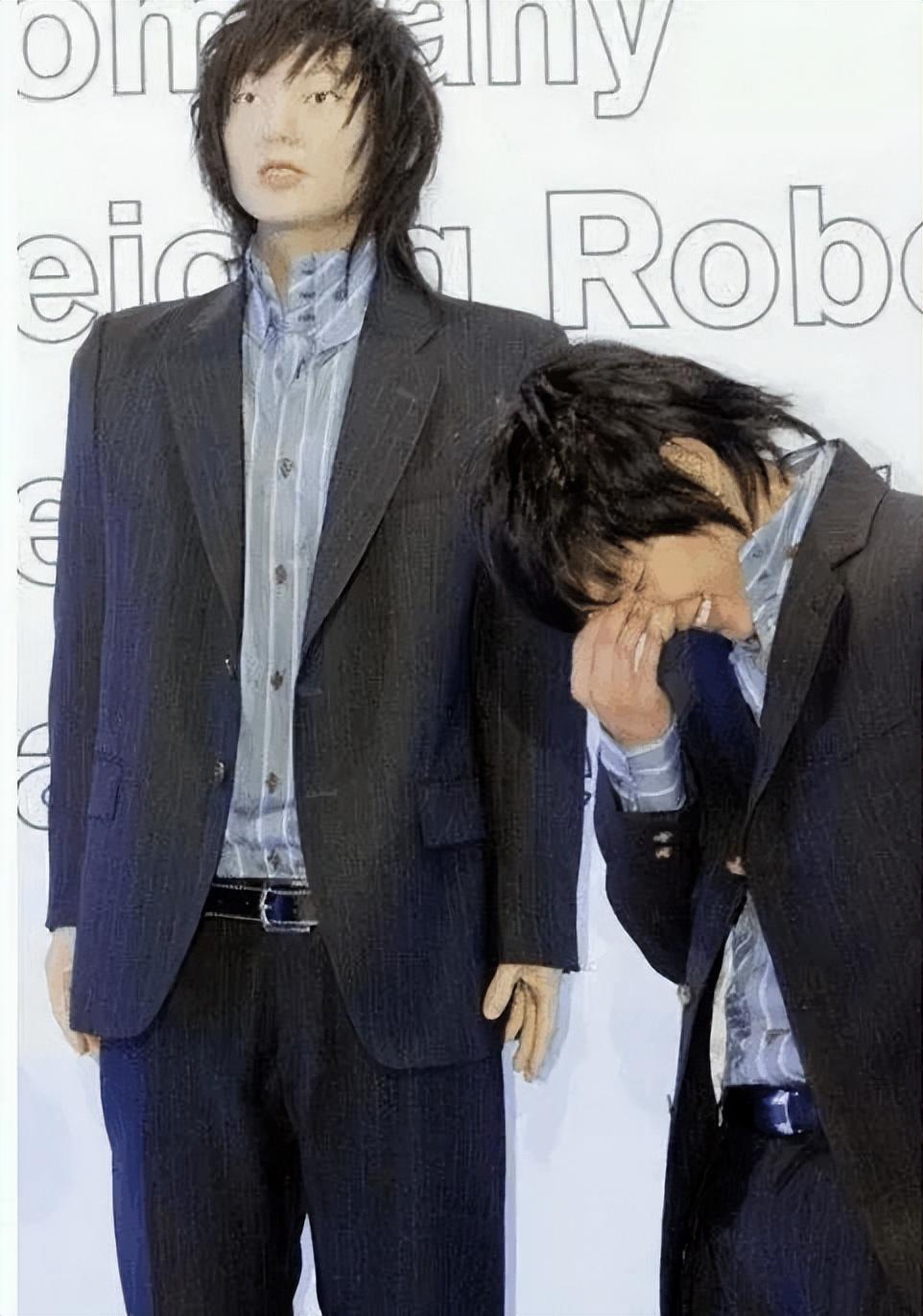 前面的几位明星里多少有个3分像的,看最后这位韩国艺人李准基的蜡像