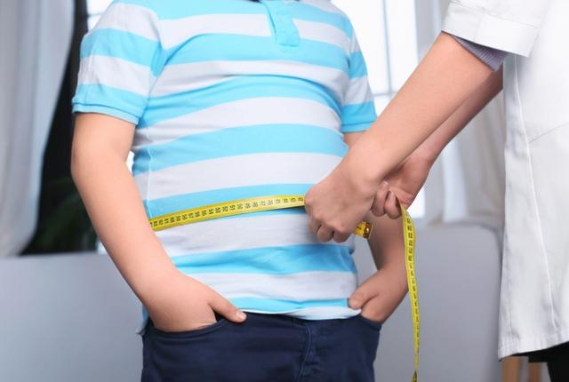 婴儿肥和脸胖的区别图片，娃娃脸和婴儿肥有什么区别（“长肉”和“长个”的孩子）