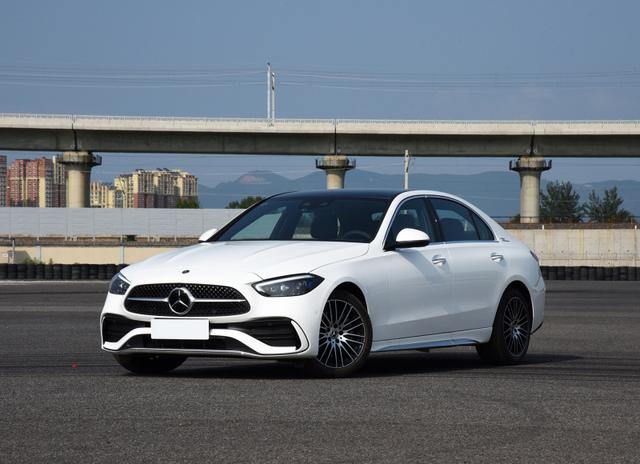 女士奔驰20万左右，女士宝马20万左右（15万、20万、30万都有）