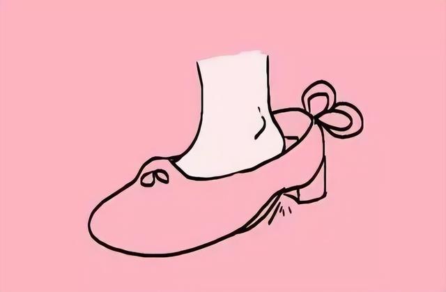 孕妇适合穿的鞋，孕妇适合穿的鞋子品牌（孕期穿鞋扫盲贴）