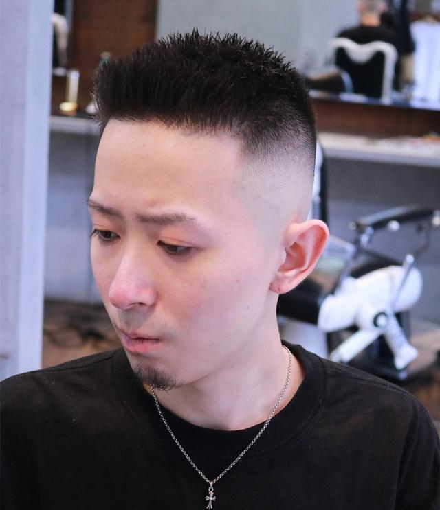 长方脸适合什么发型，脸长方脸适合什么发型（这10款发型帅气又显年轻）