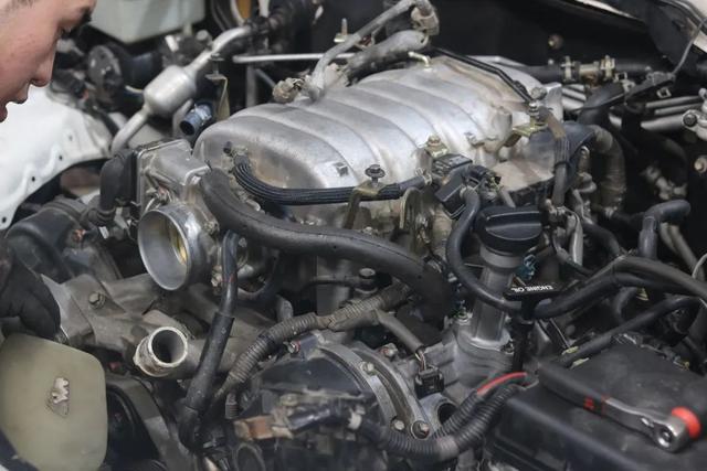 油压减震器，减震器原理图（搞来一辆“破烂不堪”的04年LC100）