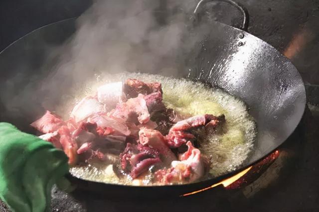 回锅鸡的制作方法，十五秒回锅鸡色泽酱红