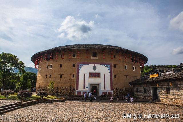 永定土楼和南靖土楼哪个好，福建永定土楼和南靖土楼哪个好（该去永定、南靖、还是华安）