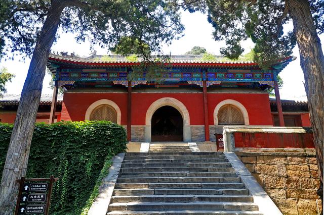 北京香山公园里面都有哪些寺庙，香山公园里面的寺庙（碧云寺金刚宝座塔）