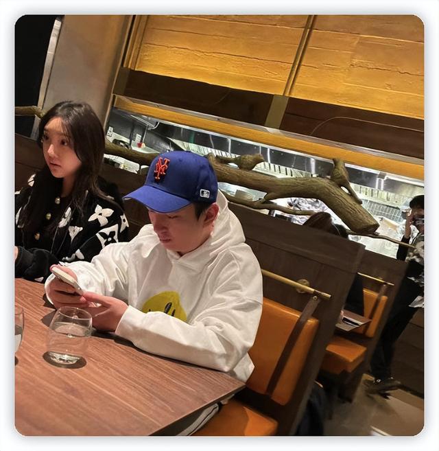 张艺兴是独生子吗，张艺兴是不是独生子（女方疑似是23岁小花张婧仪）