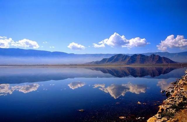 新疆旅游攻略必玩的景点,新疆十大最值得去的旅游景点