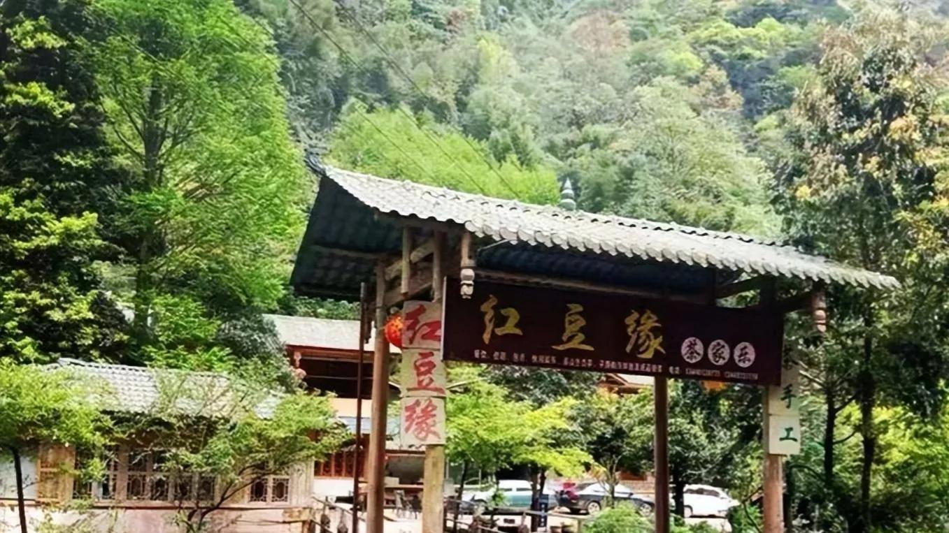 四川旅游十大特色景点排名（一定要去四川的十大旅游景点）