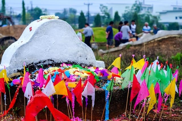 清明节亲人上坟注意事项，都有哪些民间习俗和禁忌