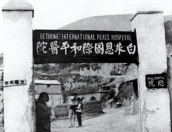 余光文的人物简介，余光中的简介与生平事迹（中国人民革命摄影事业的奠基人）