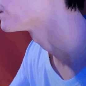 女人正常脖子喉结图片，女人有喉结是什么原因（上下滚动的喉结会说话）