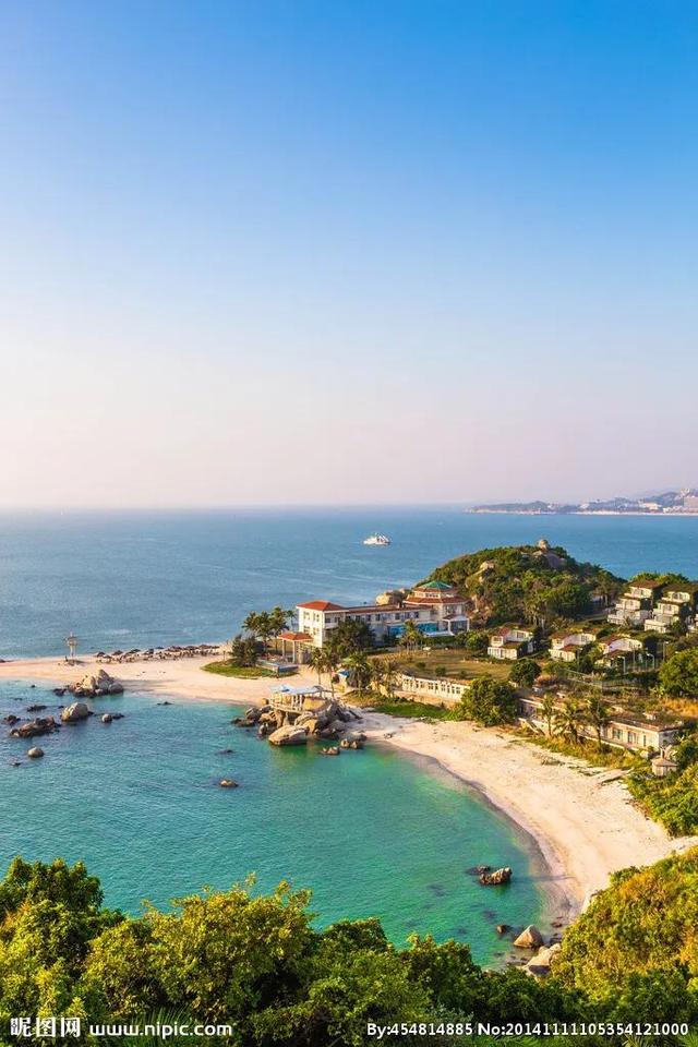唯美海边，唯美海边视频（蓝天下的海边唯美图片）