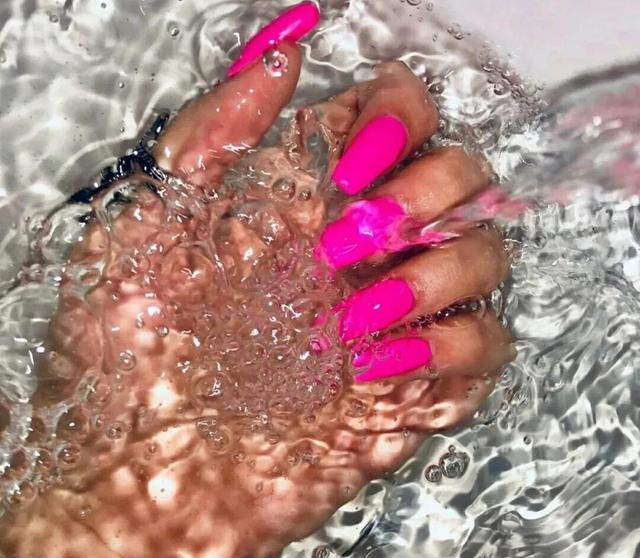 芭比美甲步骤，芭比美甲怎么卸掉（美甲♥芭比粉美甲）