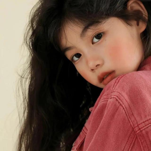 头像女背影或侧面 唯美，温柔意境侧面背影女头   除了浪漫和温柔 还想陷在夏日的晚风里微信（粉红女头/吹晚风、在等你、在等夏天、在等和你一起过夏天）