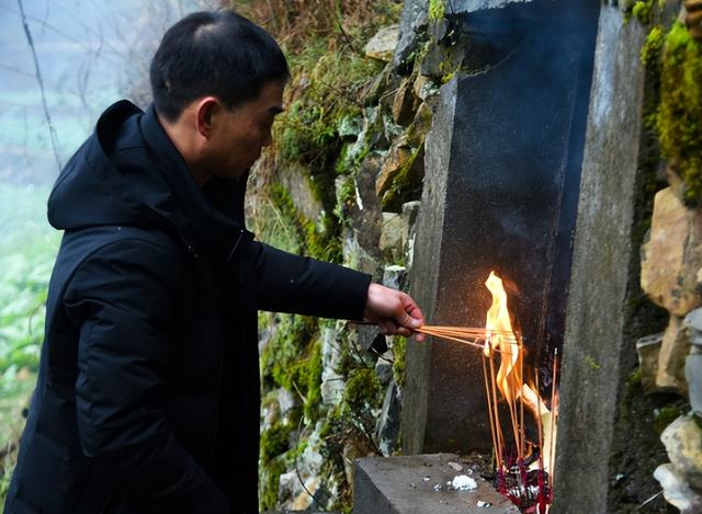 上坟有什么讲究，上坟时有什么讲究（老人说：“上坟切记3做3不做）