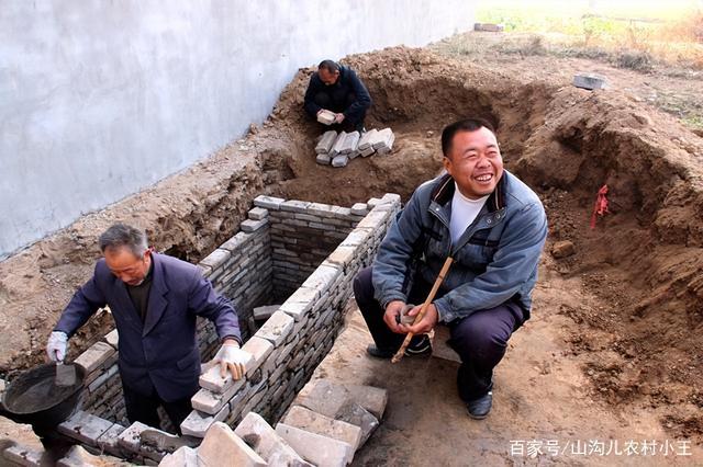 农村院子什么位置做厕所合适，农家小院厕所的最佳位置（农村厕所改造关键要解决用水、排污问题）