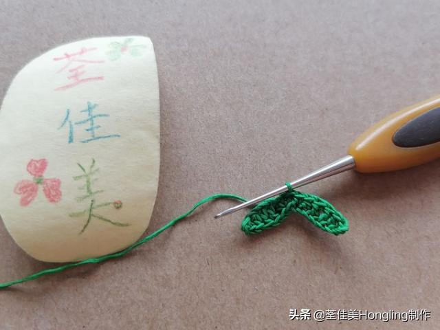 钩针编织小花朵，钩针编织花朵简单易学（新手半个小时就可以钩出来送给自己）
