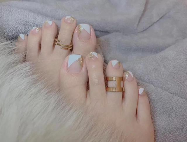 美甲脚趾方法步骤，脚趾甲美甲教程（脚趾甲美甲）