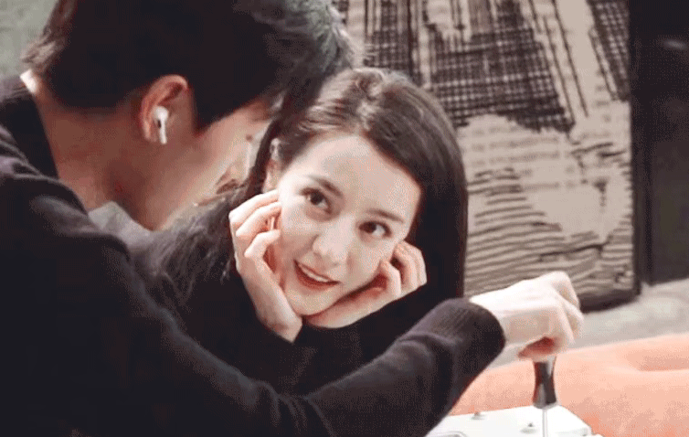 北美大灰狼是什么梗，北美灰狼为什么这么大（嘟嘴索吻、牵手搂抱、时刻黏在一起）